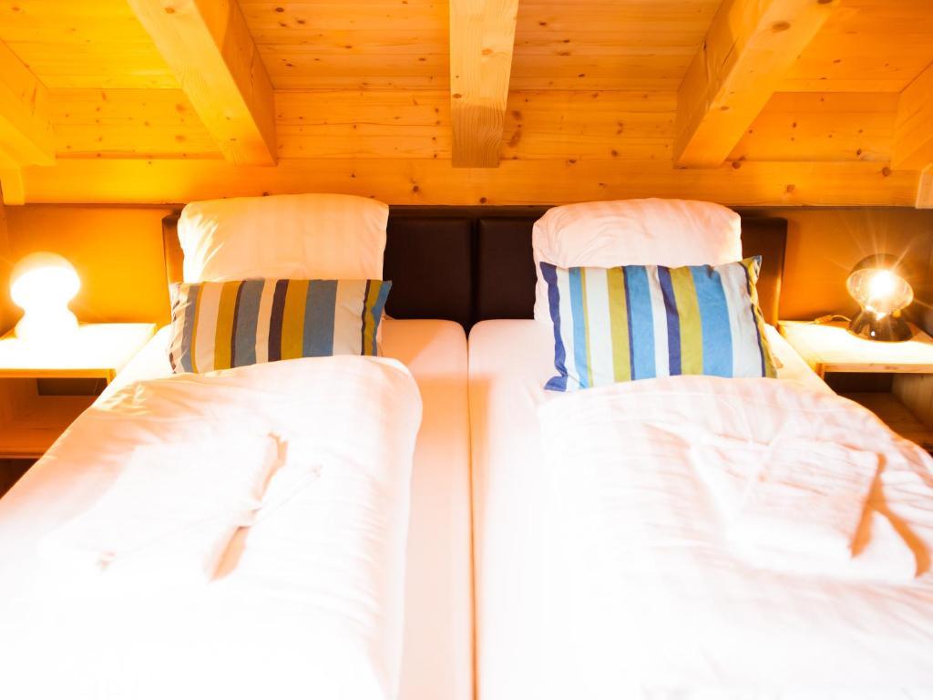 Nangijala Guest House Disentis Ruang foto